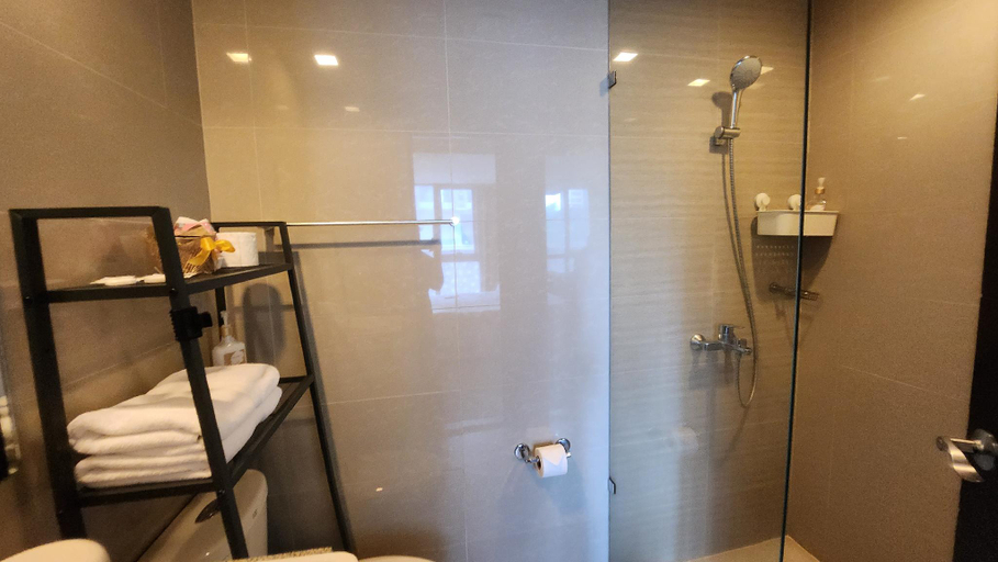 Bathroom 5, BGC Uptown Mall Suite, Taguig