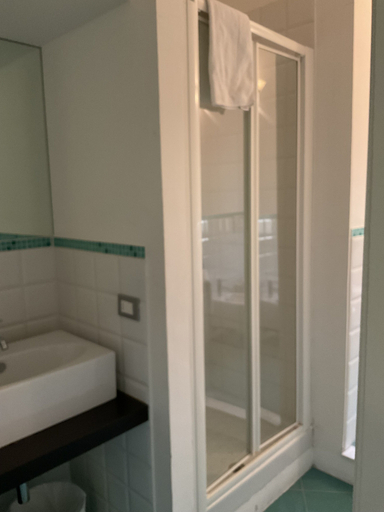 Bathroom 3, Monn, Florence