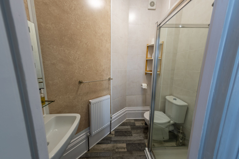 Bathroom 4, The Highlands Inn, East Sussex