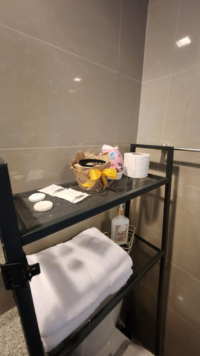 Bathroom 5, BGC Uptown Mall Suite, Taguig