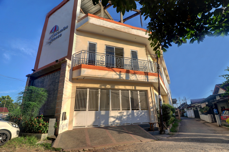 Exterior & Views 2, OYO Life 92707 D-akomiba Residence, Jambi