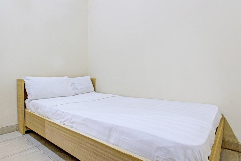 Bedroom 4, OYO Life 92663 Karmel 6, Banyumas