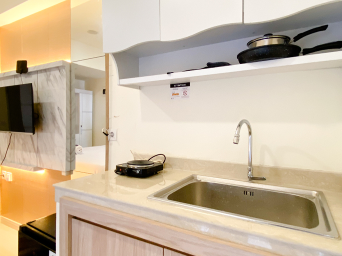 Others 2, Modern Look Studio at Meikarta Apartment By Travelio, Cikarang