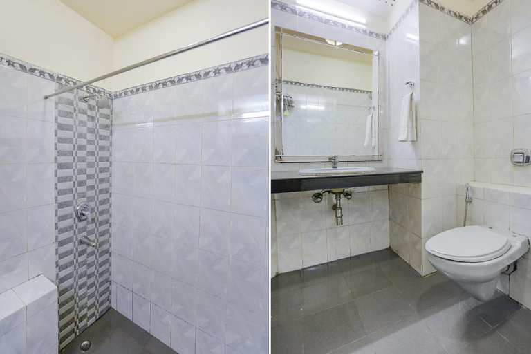Bathroom 5, FabHotel Altus - DLF CyberHub, Gurugram, Gurgaon