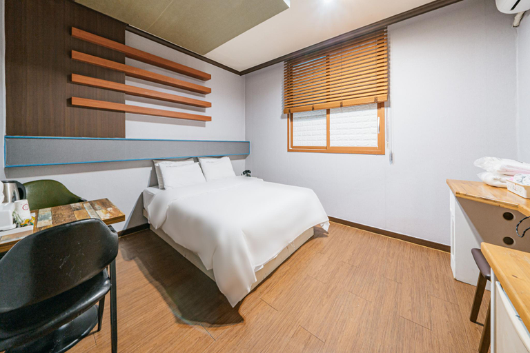 Bedroom 4, Gyeryong Luna, Yuseong