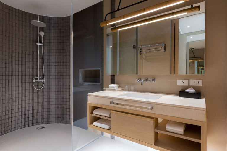 Bathroom 5, Le Méridien Phuket Mai Khao Beach Resort, Pulau Phuket