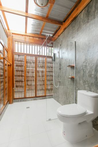 Bathroom 13