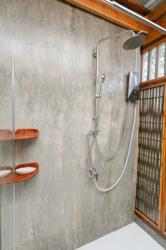 Bathroom 10