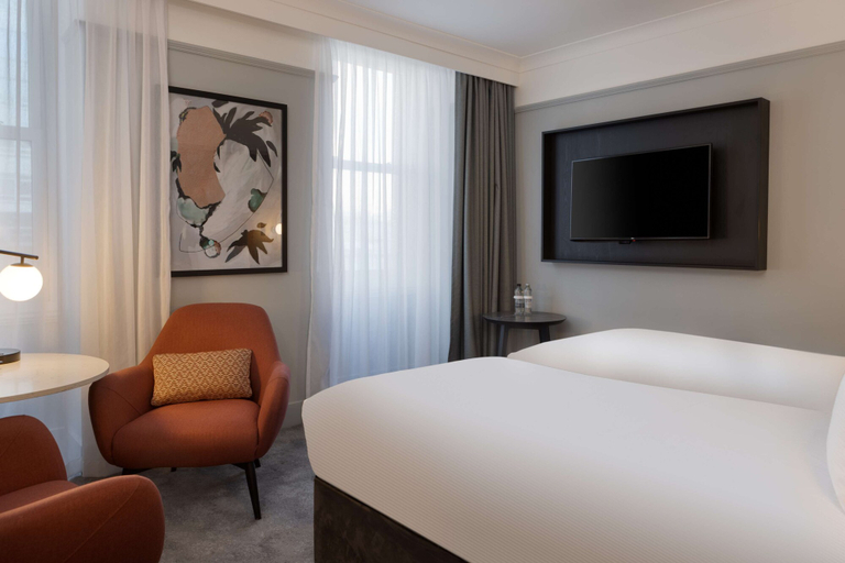 Bedroom 3, DoubleTree by Hilton Brighton Metropole, Brighton and Hove