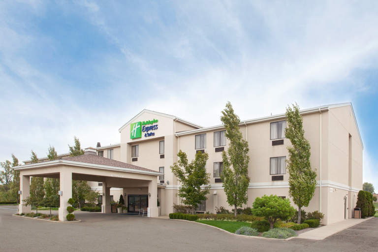 Exterior & Views 2, Holiday Inn Express & Suites ALLIANCE by IHG, Stark