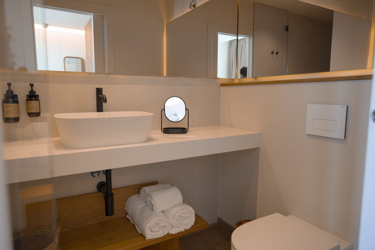 Bathroom 3, Malates Slow Boutique Hotel, Lugo
