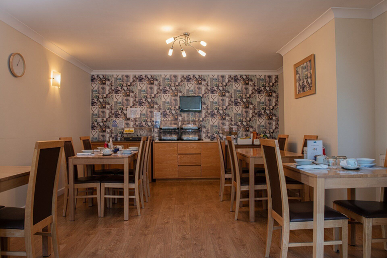 Food & Drinks 5, Trevarrian Lodge, Cornwall