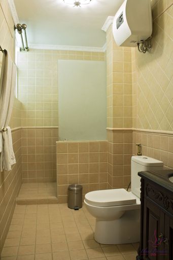 Bathroom 4, Island Paradise Inn, Mjini