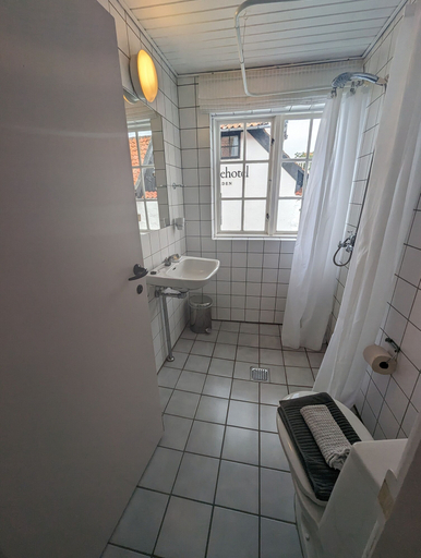 Bathroom 3, Næsgaarden Pensionat, Bornholm