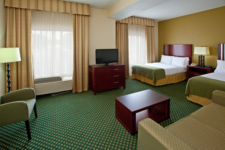 Bedroom 2, Holiday Inn Express & Suites INDIANAPOLIS - EAST by IHG, Indianapolis