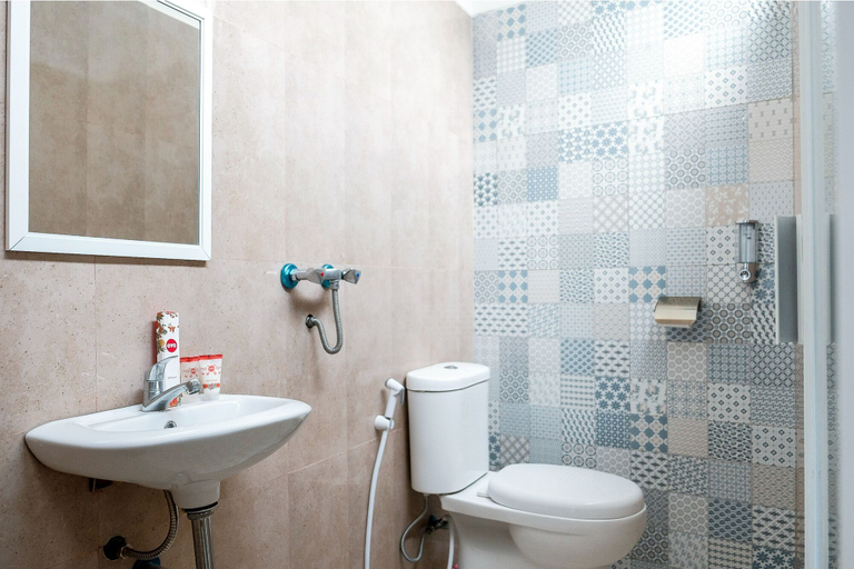 Bathroom 4, Hotel O 111 Residence, Malang