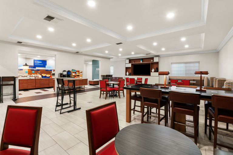 Food & Drinks 3, Holiday Inn Express & Suites KLAMATH FALLS CENTRAL by IHG, Klamath
