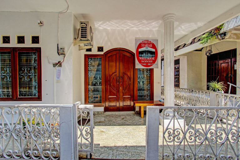 Exterior & Views 1, Hotel O White House Syariah, Yogyakarta
