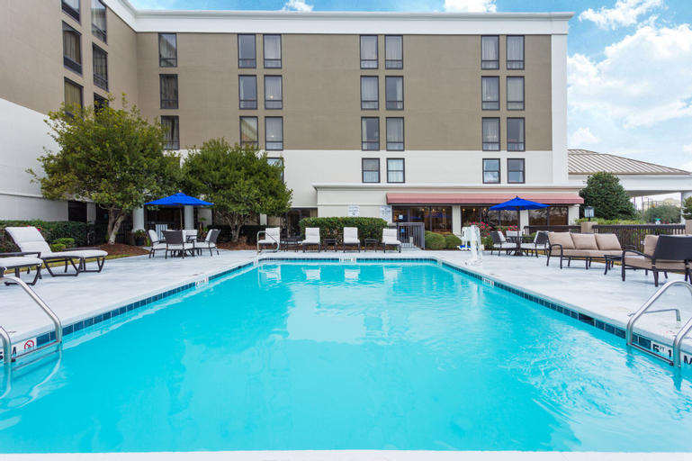 Sport & Beauty 2, Holiday Inn Express & Suites WILMINGTON-UNIVERSITY CTR, New Hanover