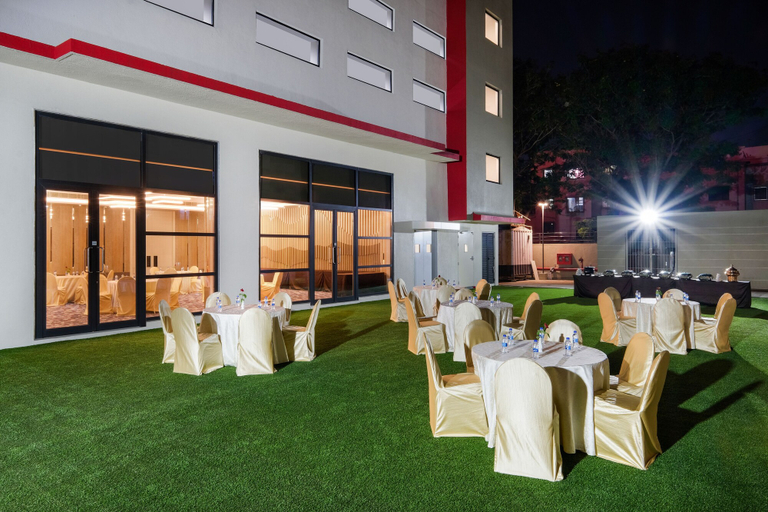 Food & Drinks 5, 7 Apple Hotel Nashik, Nashik