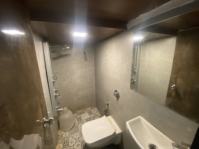 Bathroom 5, Hotel B Town, Mumbai Suburban