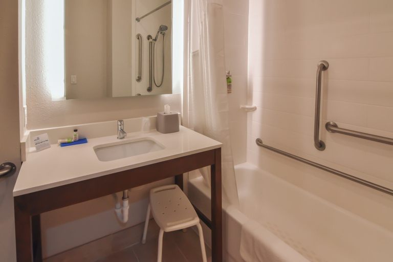 Bathroom 5, Holiday Inn Express & Suites INDIANAPOLIS NORTHWEST by IHG, Indianapolis