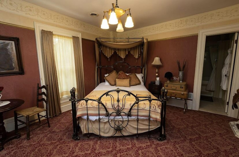 Bedroom 2, Iron Amethyst Inn Boutique Hotel, Dane