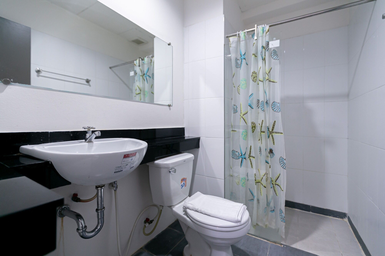Bathroom 5, Ruan Plaisoi Apartment, Bang Khae