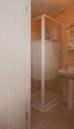 Bathroom 3, Trevarrian Lodge, Cornwall