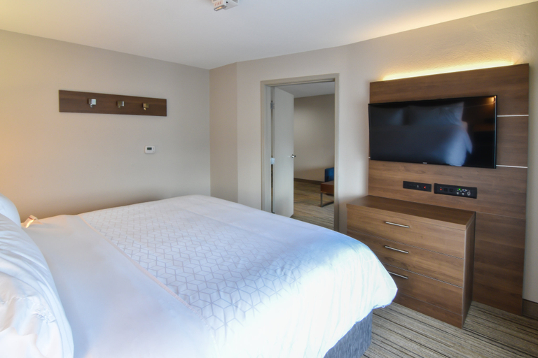 Bedroom 4, Holiday Inn Express & Suites INDIANAPOLIS NORTHWEST by IHG, Indianapolis
