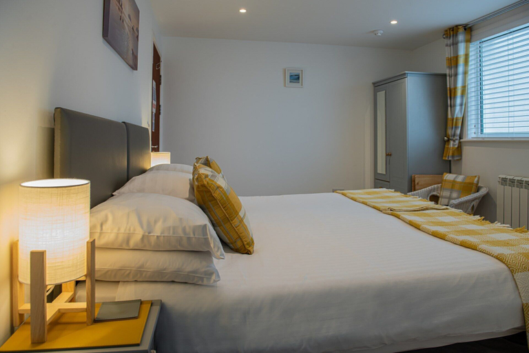 Bedroom 2, Trevarrian Lodge, Cornwall