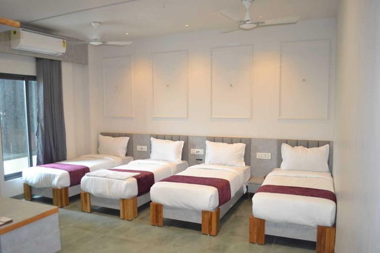 Bedroom 3, Hotel Sweet Time Restaurant And Banquet, Mahesana