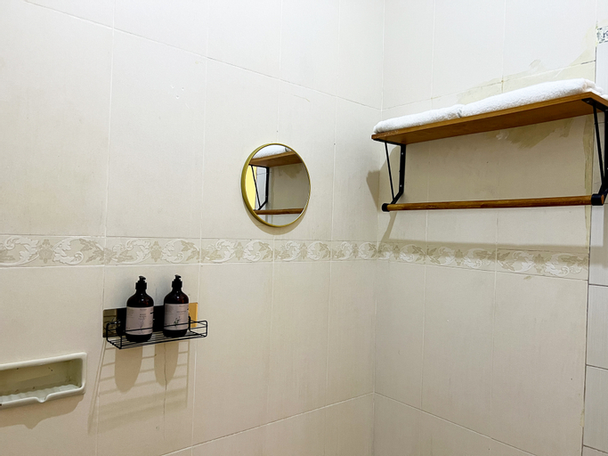 Bathroom 10