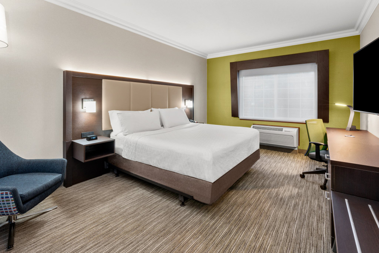 Bedroom 4, Holiday Inn Express & Suites KLAMATH FALLS CENTRAL by IHG, Klamath