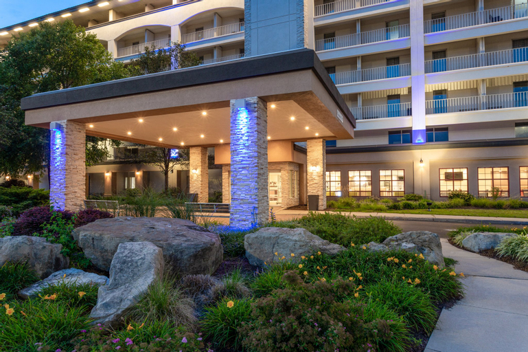 Exterior & Views 24