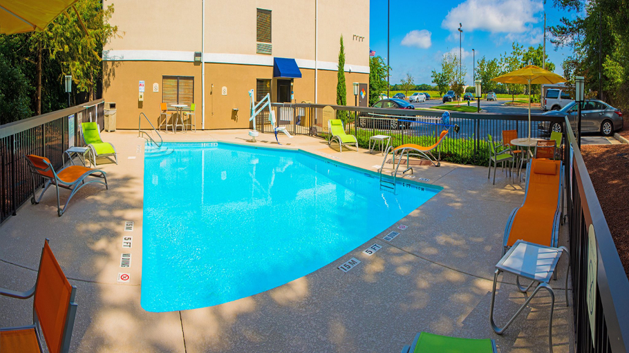 Sport & Beauty 5, Holiday Inn Express & Suites KINSTON by IHG, Lenoir