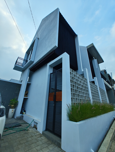 Exterior & Views 5, Urbanic Villa with Mountain Views, Malang