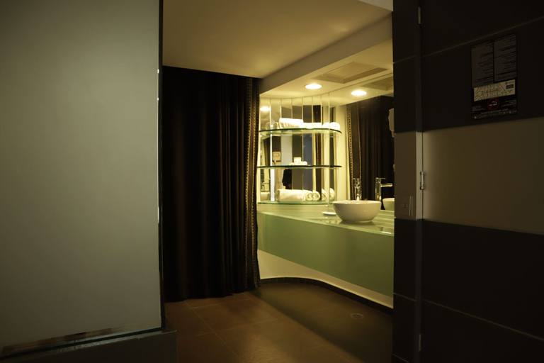Others 5, NewPort love hotel, Mexico City