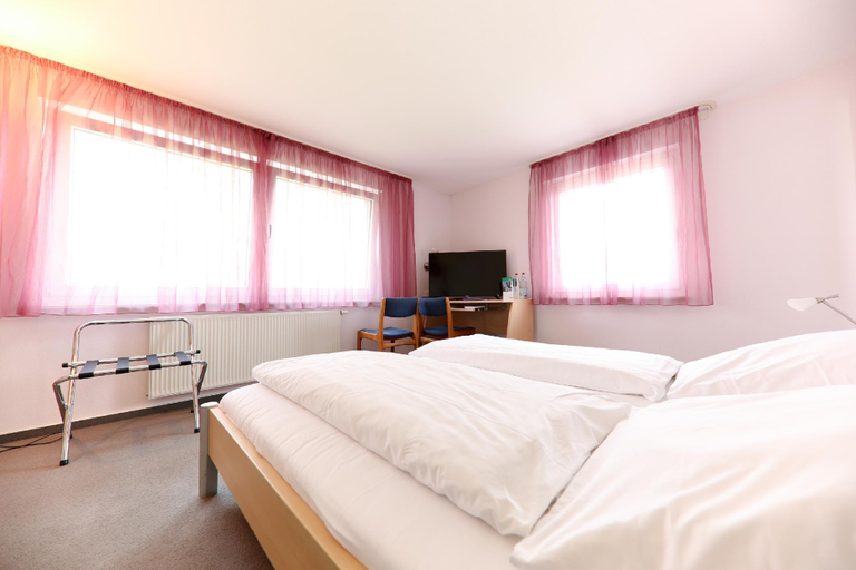 Others 3, Hotel Albblick, Göppingen