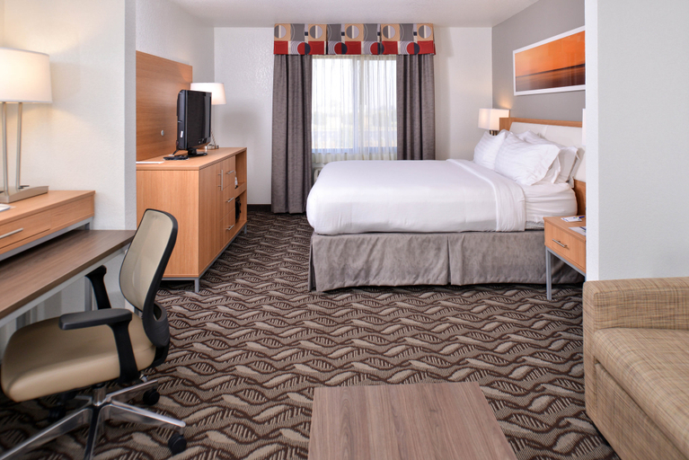 Bedroom 4, Holiday Inn Express & Suites LONOKE I-40 (EXIT 175) by IHG, Lonoke