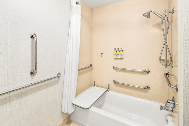 Bathroom 2, Holiday Inn Express & Suites WILMINGTON-NEWARK by IHG, New Castle