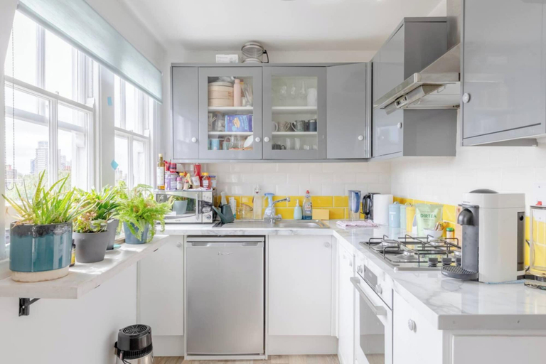 Others 5, Top Floor 1BD Flat With Balcony - Ladbroke Grove, London