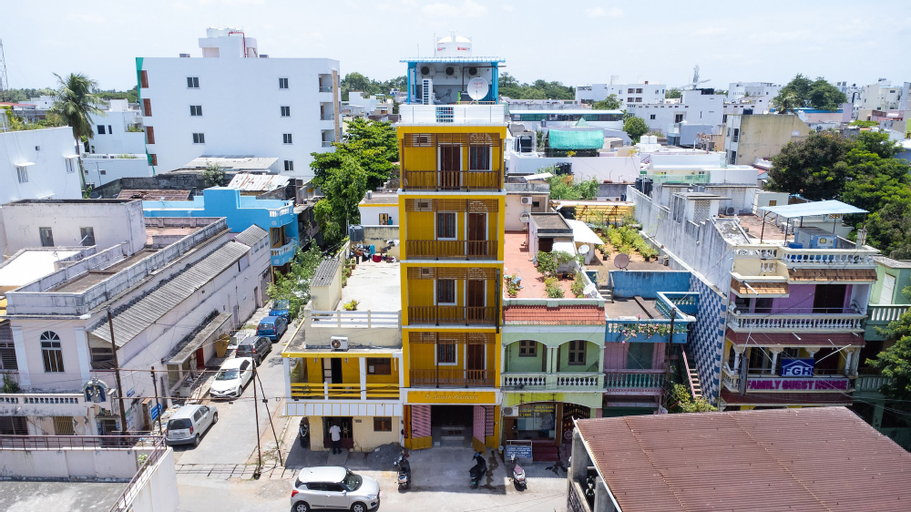 Exterior & Views
