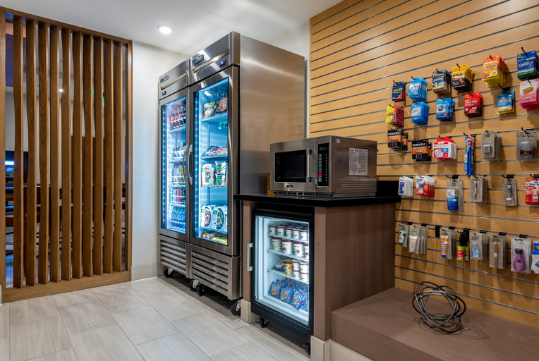 Food & Drinks