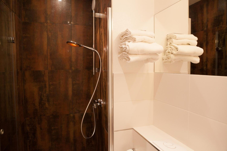 Bathroom 3, Hôtel Gabriel, Manche