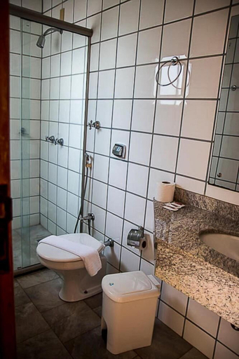 Bathroom 4, Sakr Hotel, Penápolis