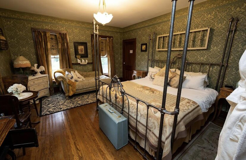 Bedroom 2, Iron Amethyst Inn Boutique Hotel, Dane