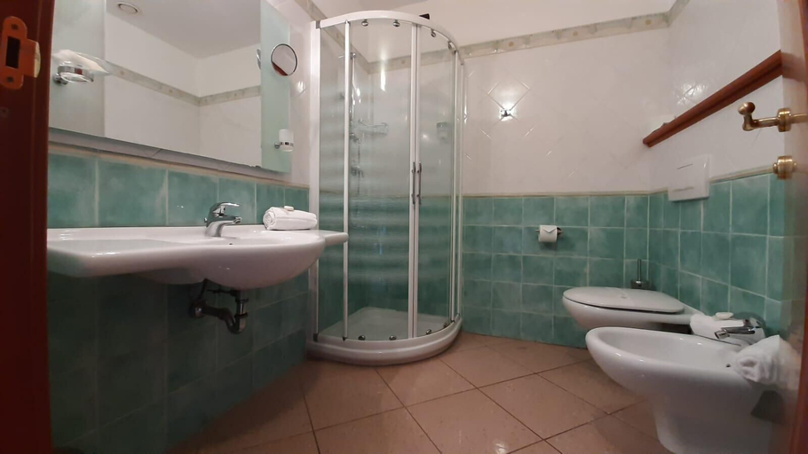 Bathroom, Sa Rocca, Medio Campidano