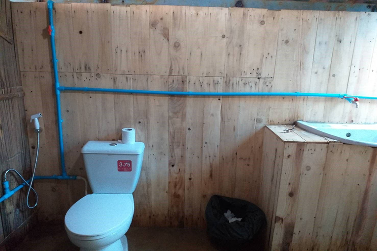 Bathroom 5, Doi PuMuen LAHU Homestay, Mae Ai