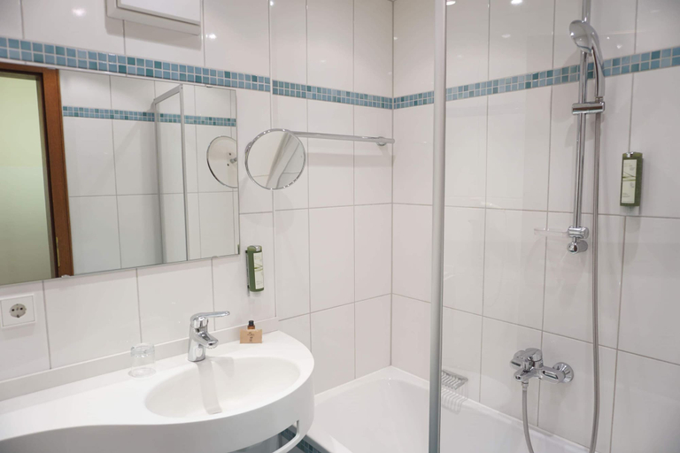 Bathroom 4, Herdegen Rooms - Self Check-In, Passau